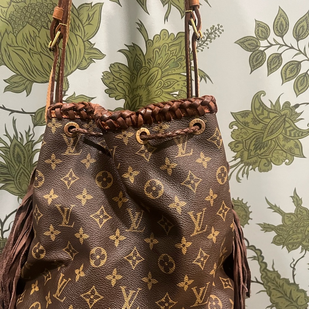 Louis Vuitton Brown Monogram Shoulder Bag NFR attire - Picture 4 of 9